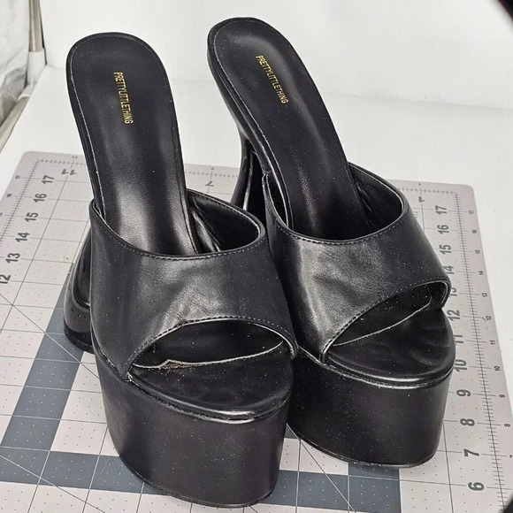 Pretty Little Things Bratz Platform with Sculptural Heel Black Sz 6 Classic - Picture 9 of 9